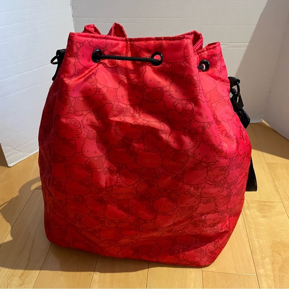 NWOT hello kitty pose pattern shoulder tote in red - Picture 6 of 6